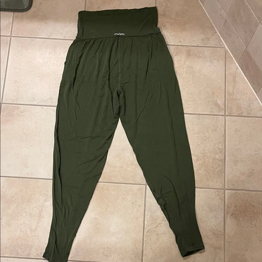 Elegant Forest Green Women's Yoga Leggings - Picture 5 of 5